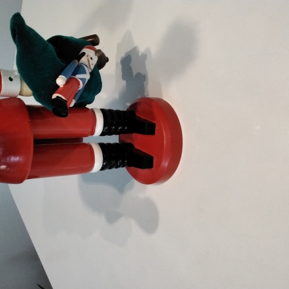 15" Santa Nutcracker - Picture 3 of 8